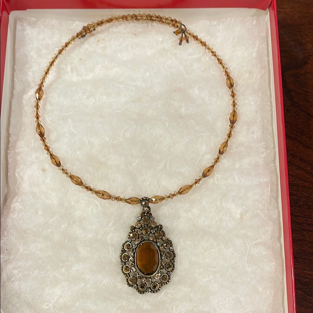 Elegant Gold Pendant Necklace
